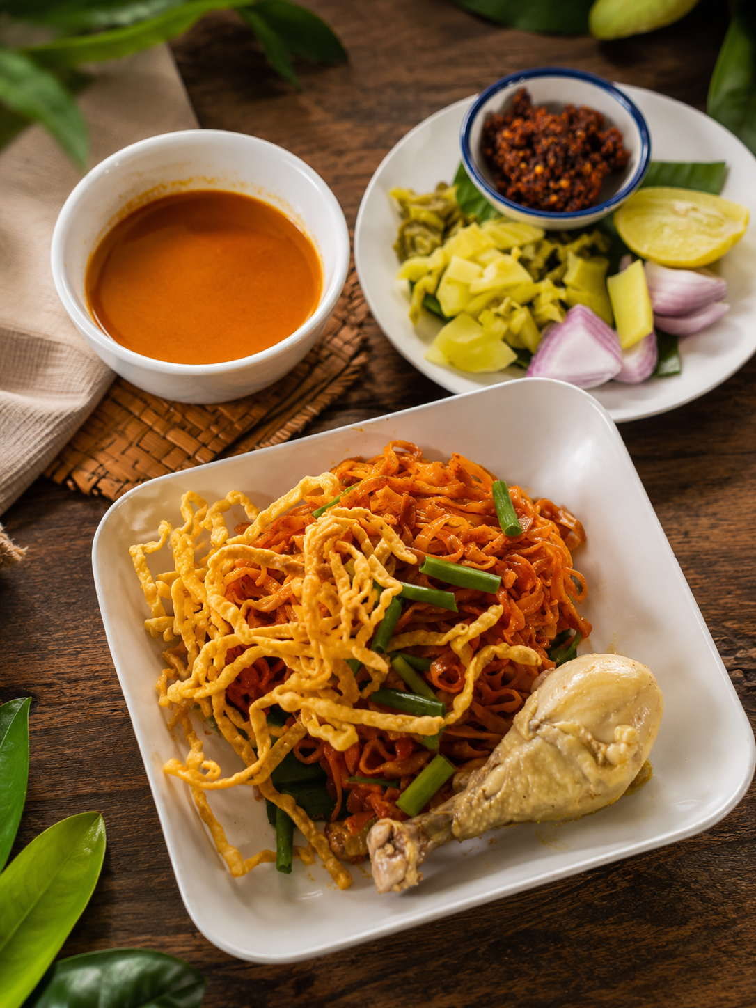 ข้าวซอยผัดแห้ง หมูกรอบ เนื้อ ไก่ ร้านฮ้านถึงเชียงใหม่